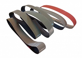 Bausatz von Schleifbändern zum Schärfen von Messern auf der Bandschleifmaschine ADEMS Tesar